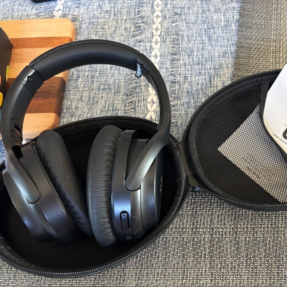 TaoTronics 60 noise cancelling headphones